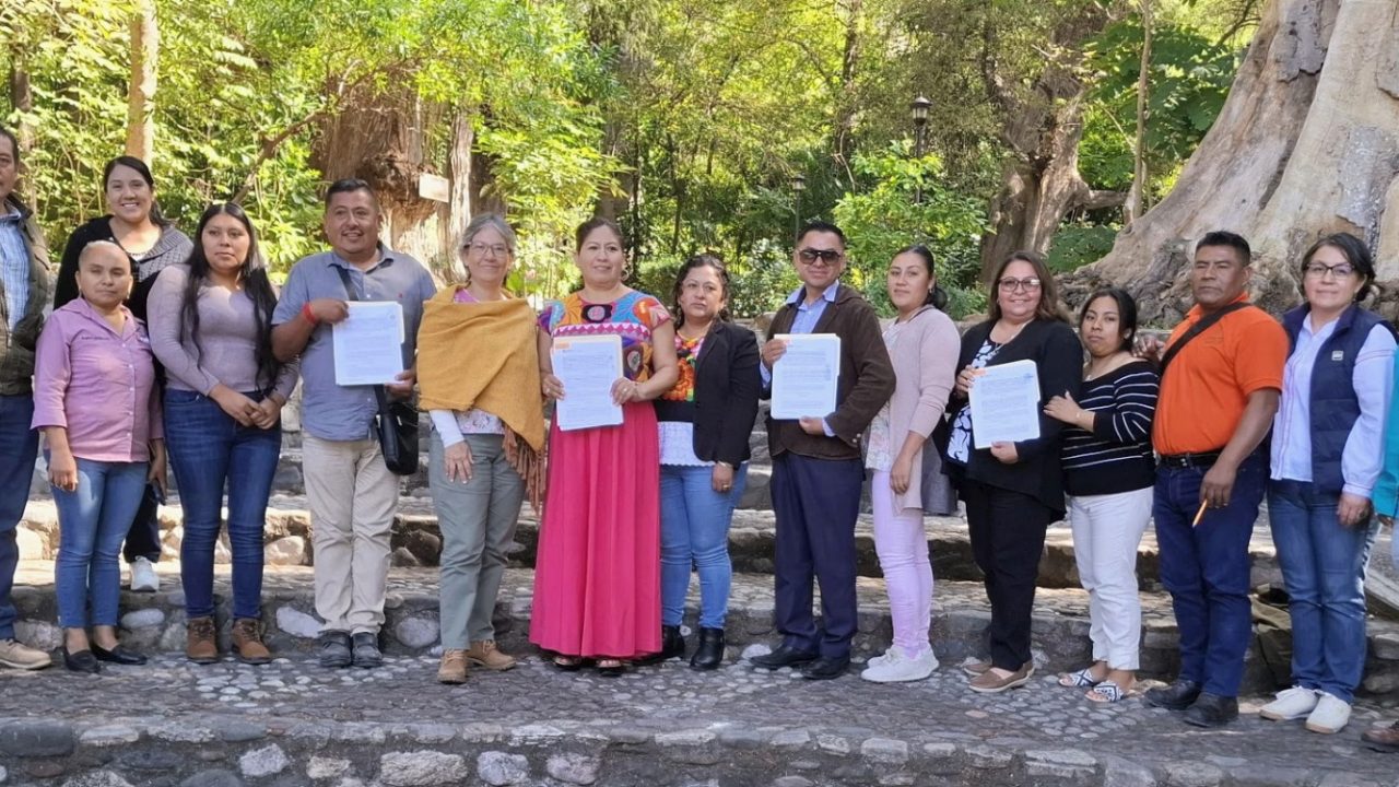 INALI FORTALECE ALIANZAS PARA LA REVITALIZACIÓN DE LAS LENGUAS INDÍGENAS Firman con autoridades comunitarias y municipales de los Estados de México, Michoacán, Oaxaca, Puebla y Tlaxcala; Se beneficiarán a las lenguas Yuhmü (Otomí de Ixtenco), Tu’un Savi (Mixteco), Ngigua/Ngiba (Chocholteco), Xjuani (Ixcateco), PꞋurhépecha y Pjiekakjo (Tlahuica)