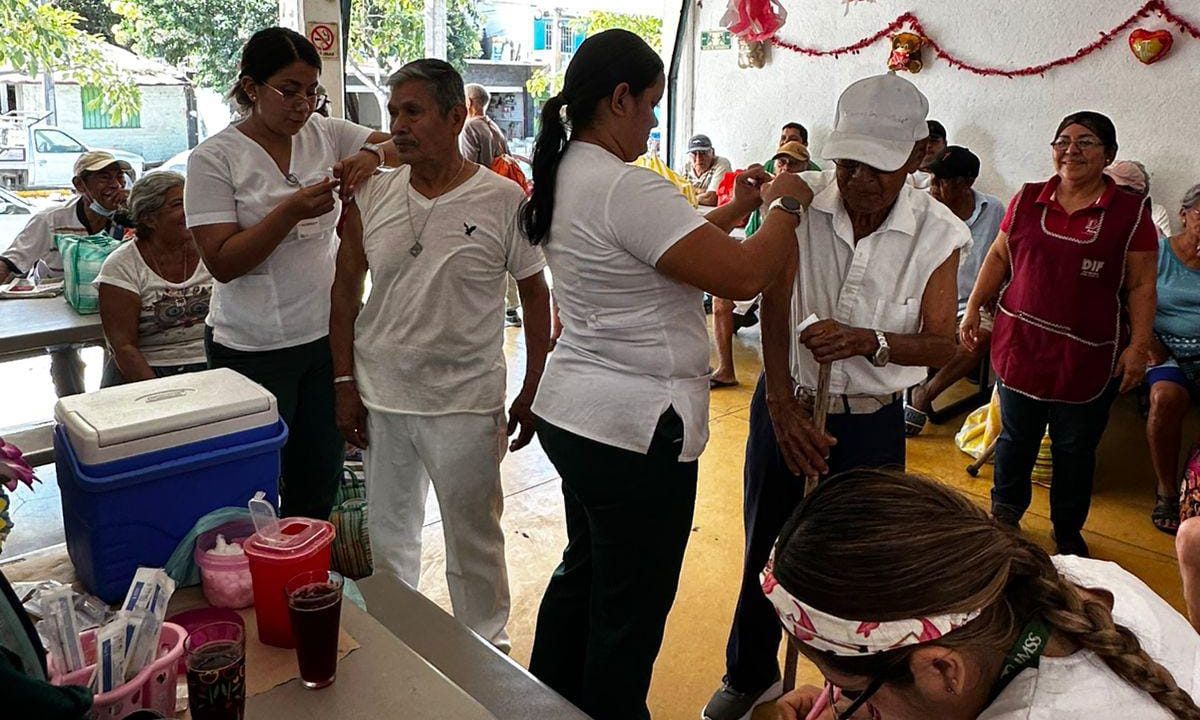 ACERCAN DIF Acapulco e IMSS JORNADA DE VACUNACIÓN A COMEDORES COMUNITARIOS