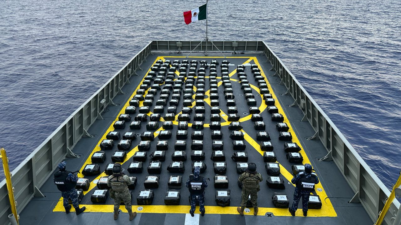 ARMADA DE MÉXICO ASEGURA 118 TONELADAS DE PRESUNTA COCAINA