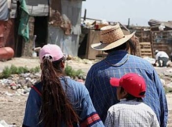 Entre el cuarto trimestre de 2024 y el cuarto trimestre de 2025, la pobreza laboral en Guerrero disminuyó 5.9 puntos porcentuales: pasó de 57.2 a 51.3 % Pobreza Laboral