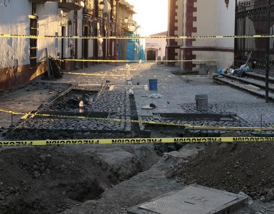 EN SOCAVÓN DE TAXCO FUE NOTIFICADO AL ALCALDE ENCUENTRAN DOS OLLAS CON MONEDAS DE ORO