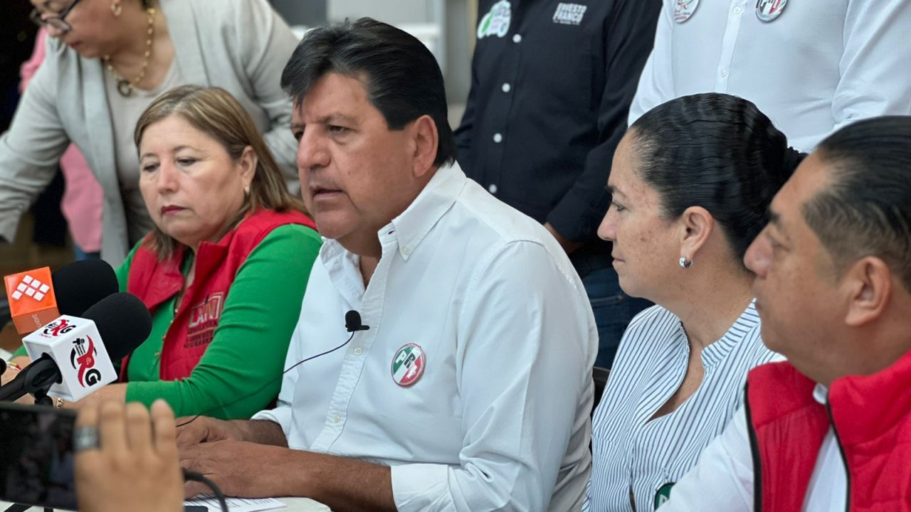 LÓPEZ OBRADOR Y MORENA DEJARON CAER SISTEMA DEVACUNACIÓN: PRI