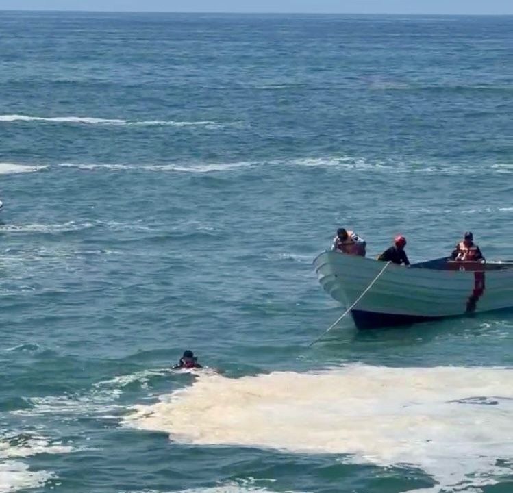 SIN VIDA ENCUENTRAN A DOS PESCADORES DESAPARECIDOS POR MAR DE FONDO