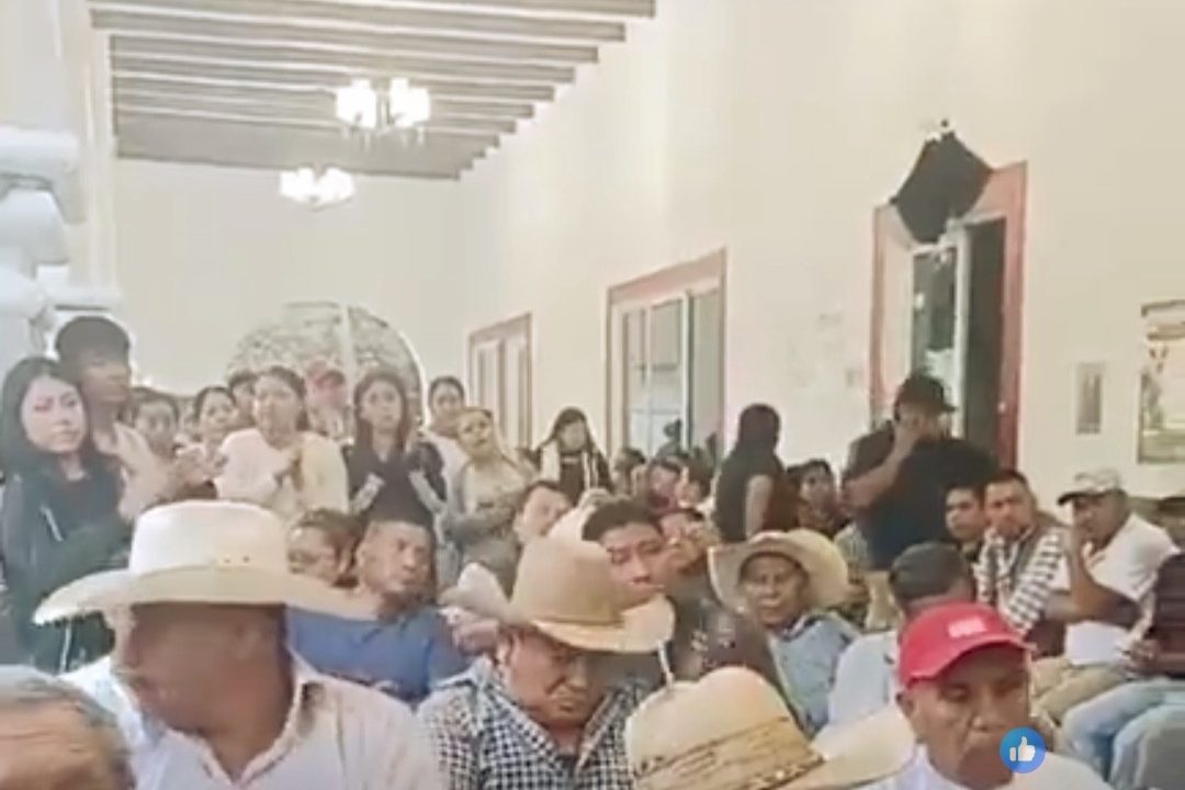 EN SESIÓN DE CABILDO ABIERTO DENUNCIAN EN XALPATLÁHUAC INTIMIDACIÓN Y AMENAZAS PROVENIENTES DEL AYUNTAMIENTO