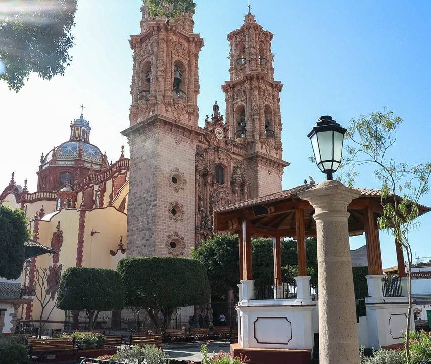 Evelyn Salgado inaugura la nueva Plaza Borda del centro histórico de Taxco, listo para brillar en Semana Santa 2026 